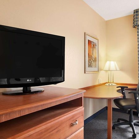 Hampton Inn Geneva Esterno foto