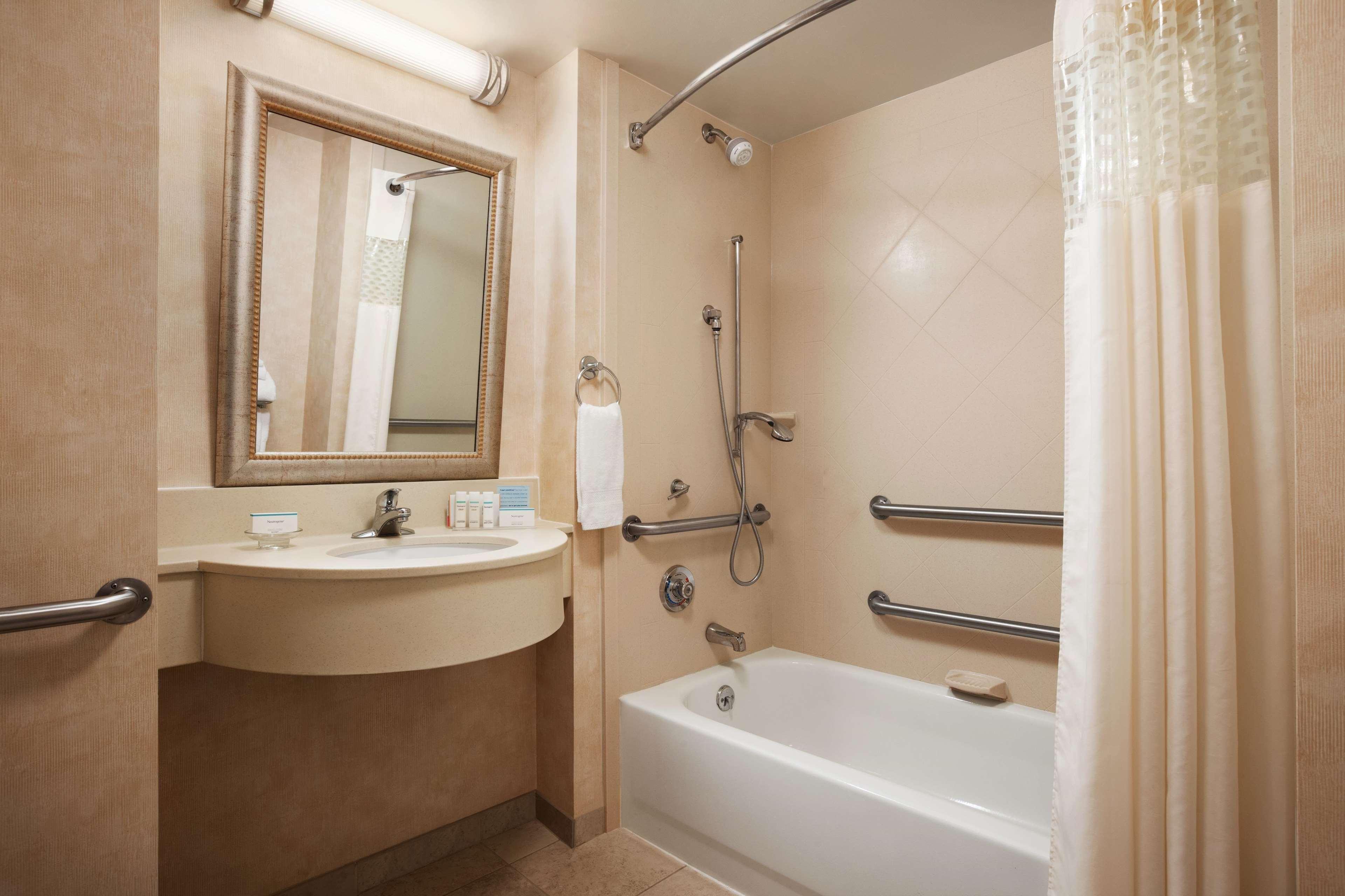 Hampton Inn Geneva Esterno foto