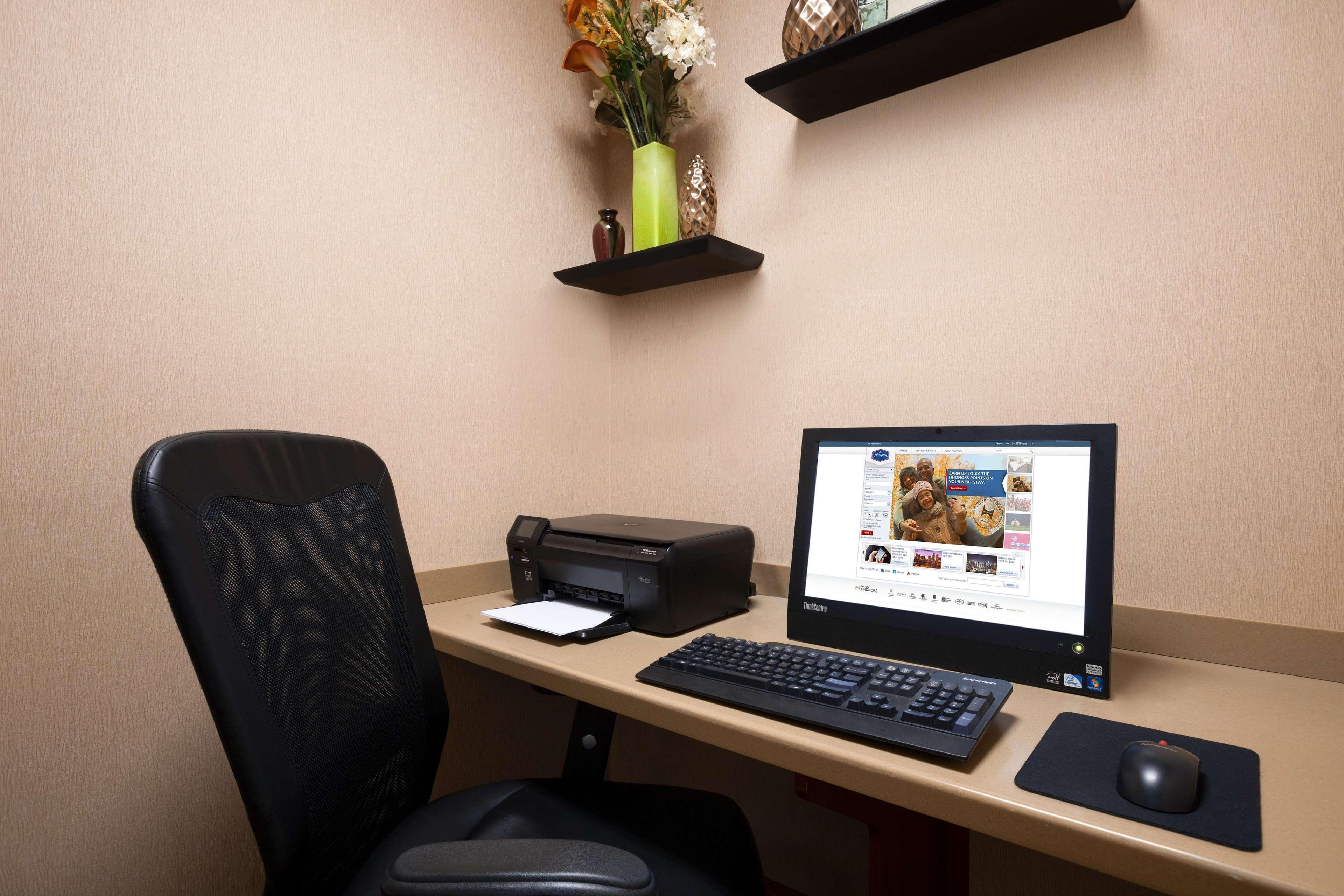 Hampton Inn Geneva Esterno foto