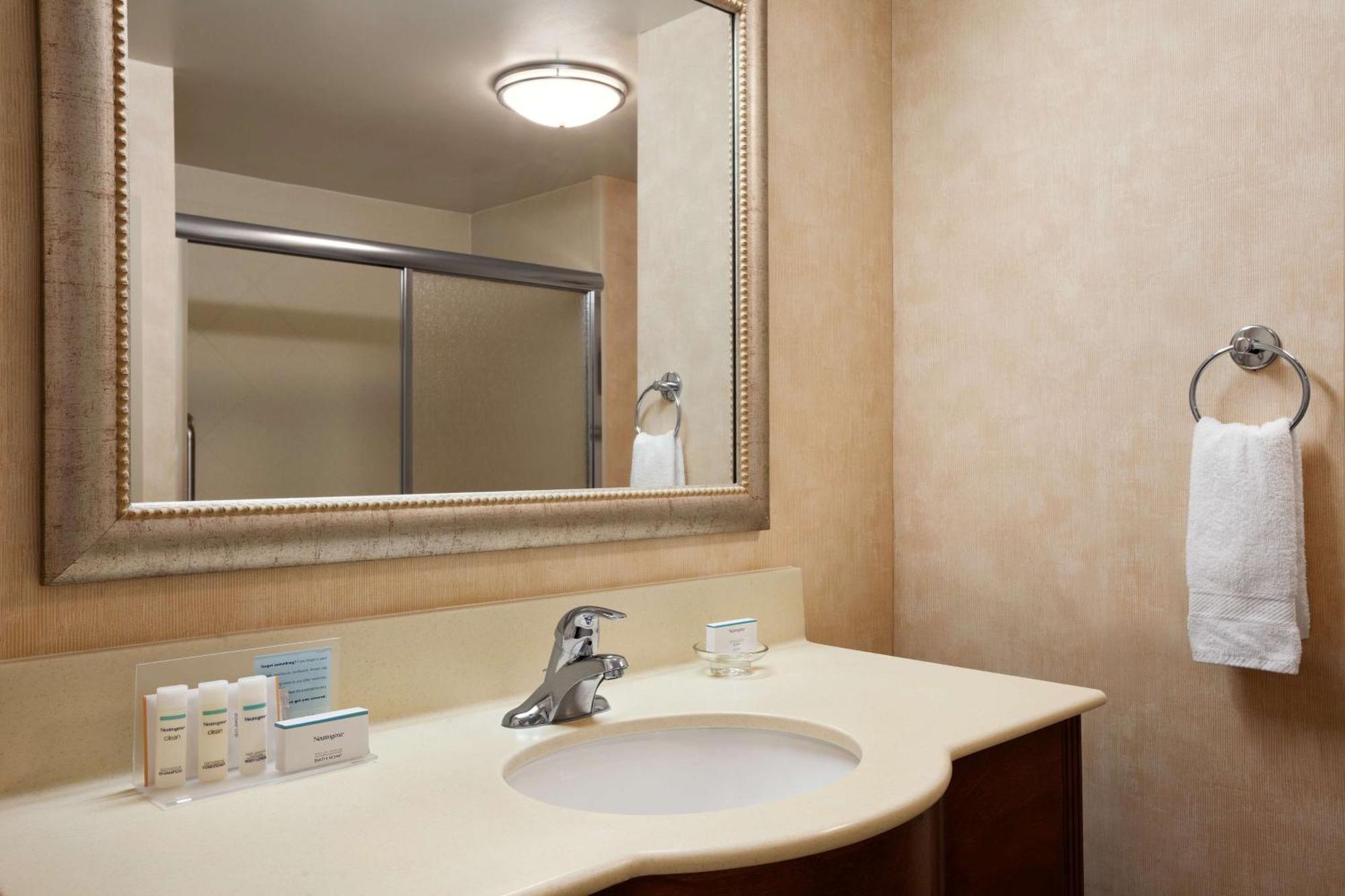 Hampton Inn Geneva Esterno foto